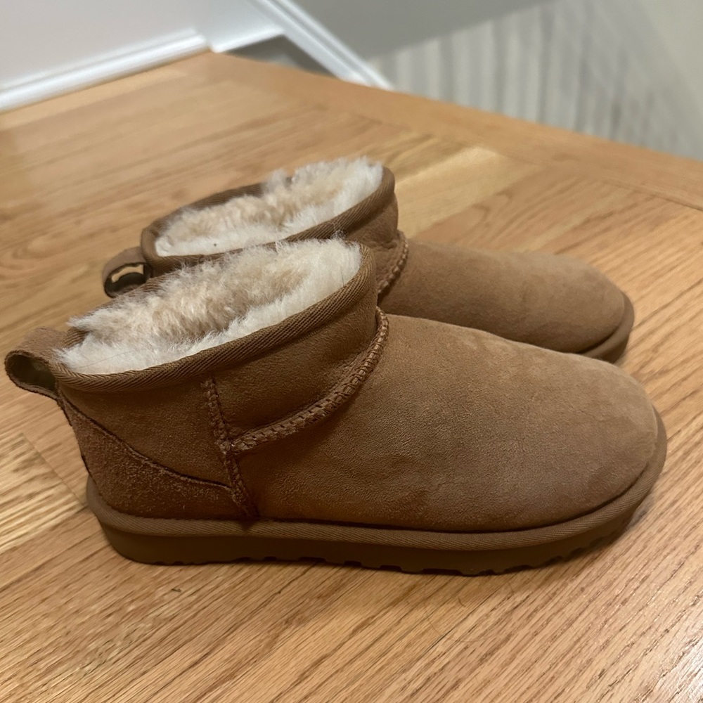 UGG ultra minis BRAND NEW